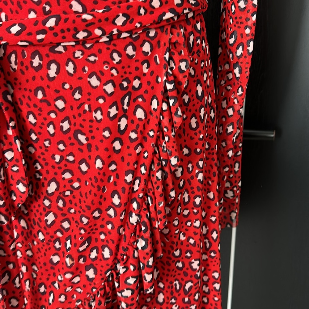 Beautiful red dress for holidays - Picture 2 of 3
